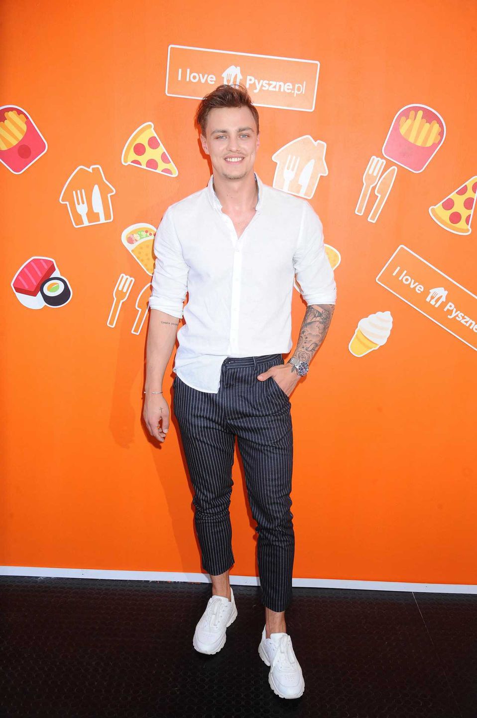 Rafał Jonkisz na plażowym party