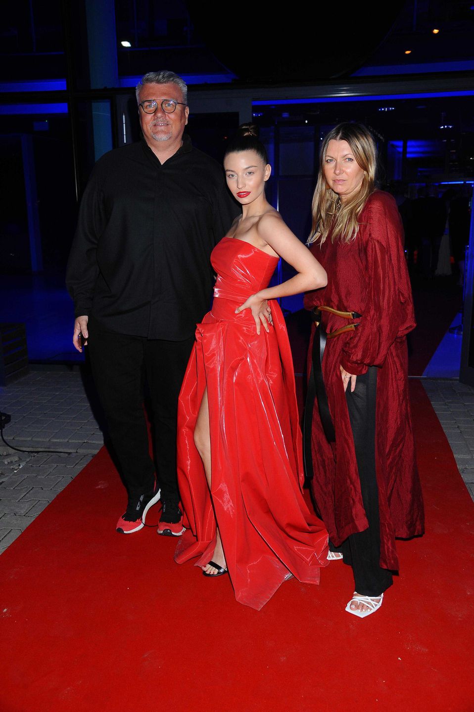 Julia Wieniawa z projektantami - Flesz Night 2019