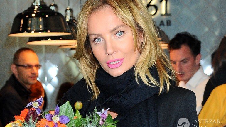 Agnieszka Szulim w złotych butach (fot. ONS)