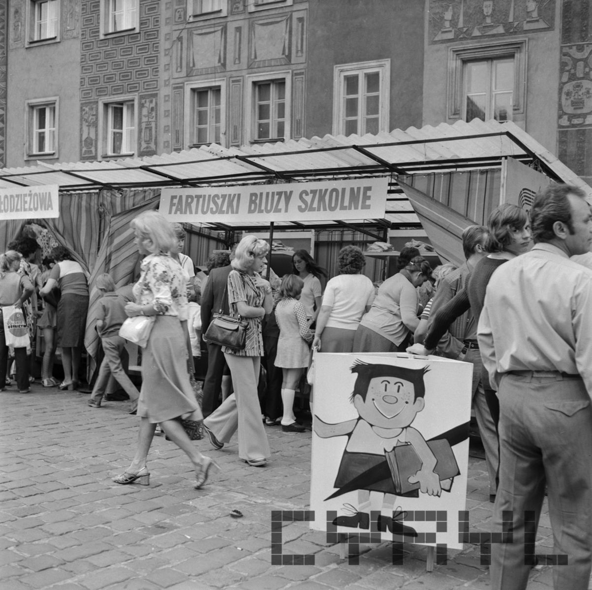 Wyprawka szkolna w latach 70. Jak wyglądał kiermasz szkolny na Starym Rynku?