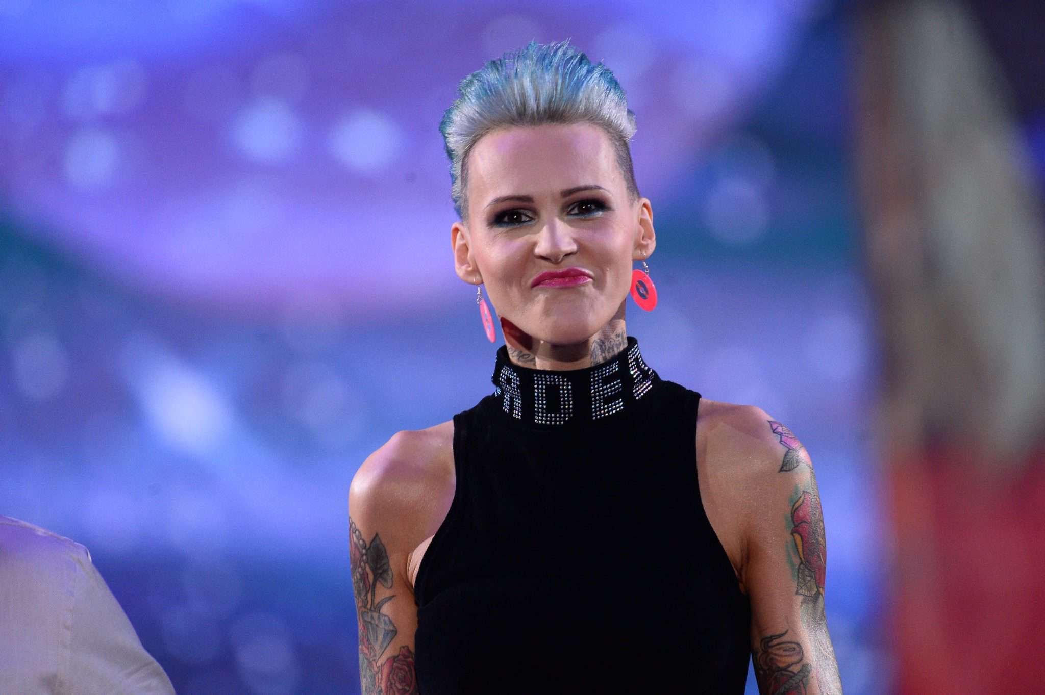 Agnieszka Chylińska w nowej fryzurze i miniówce na jesiennej ramówce TVN 2018