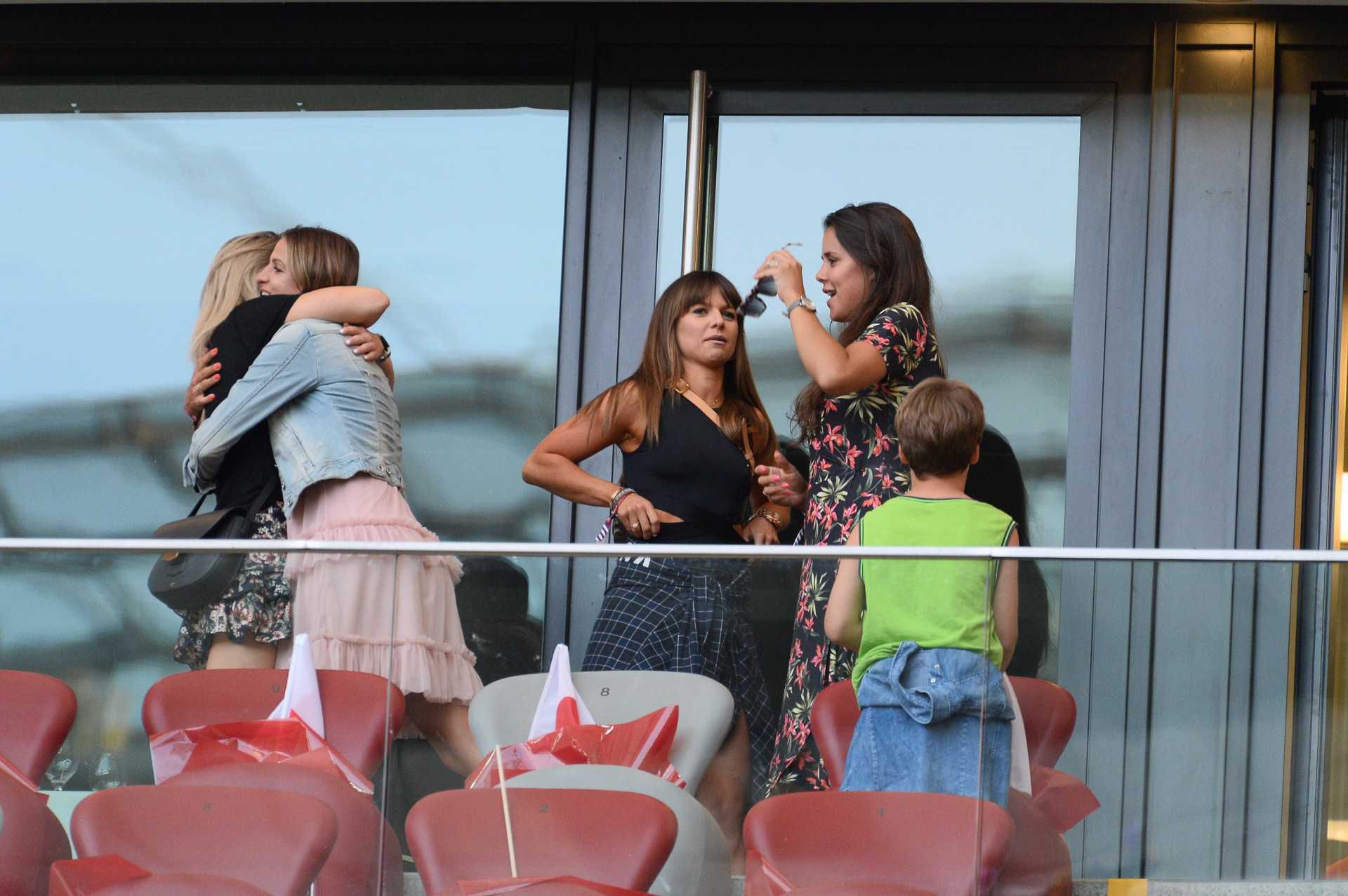 Anna Lewandowska kibicuje Robertowi podczas meczu z Izraelem na PGE Narodowym