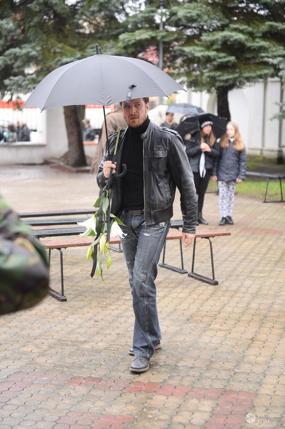 Obsada M jak miłość - pogrzeb Witolda Pyrkosza