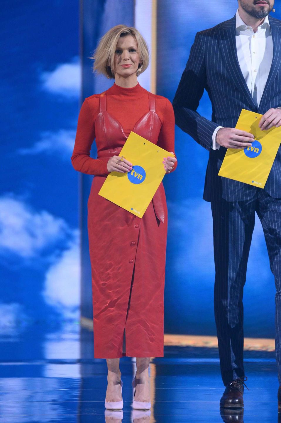 Magda Mołek w czerwonej stylizacji