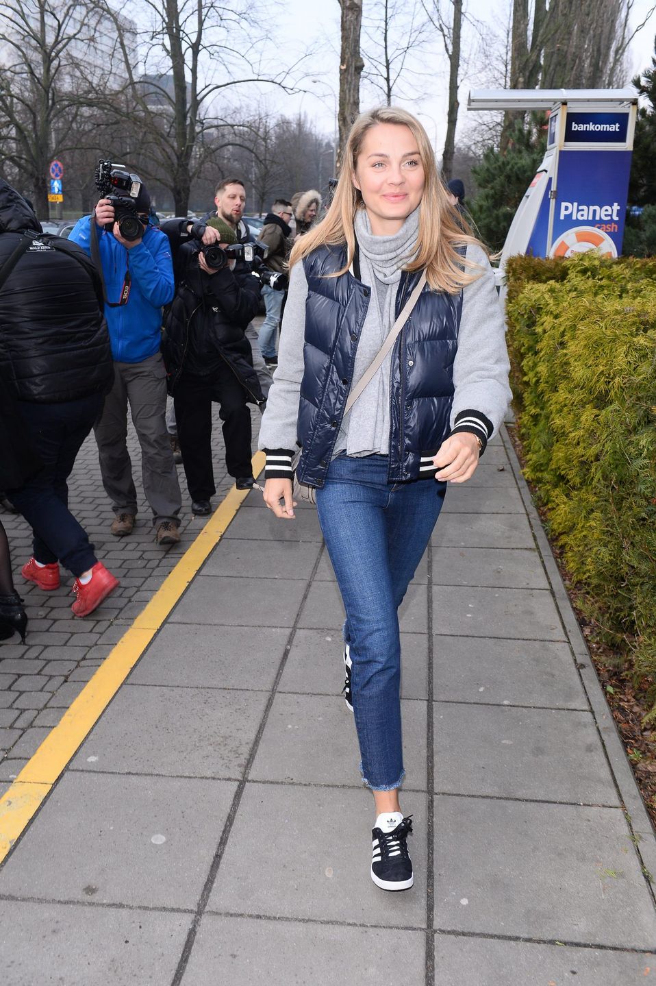 Małgorzata Socha w sportowej stylizacji na noworocznym obiedzie z gwiazdami