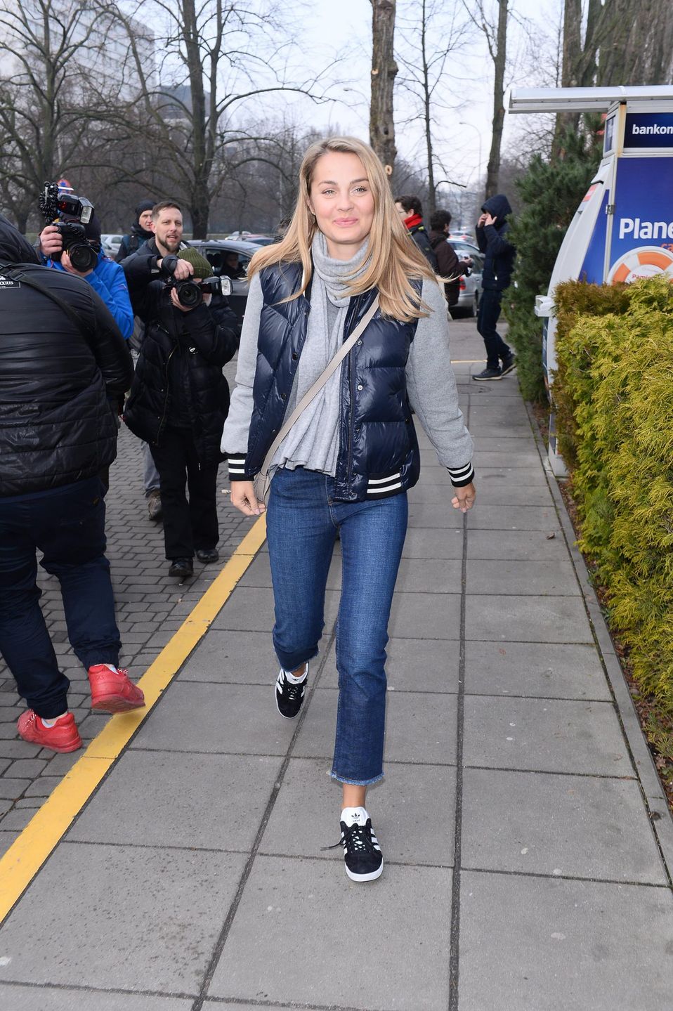 Małgorzata Socha w sportowej stylizacji na noworocznym obiedzie z gwiazdami