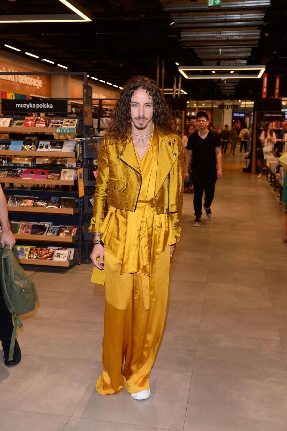 Michał Szpak w złotej stylizacji promuje płytę Dreamer