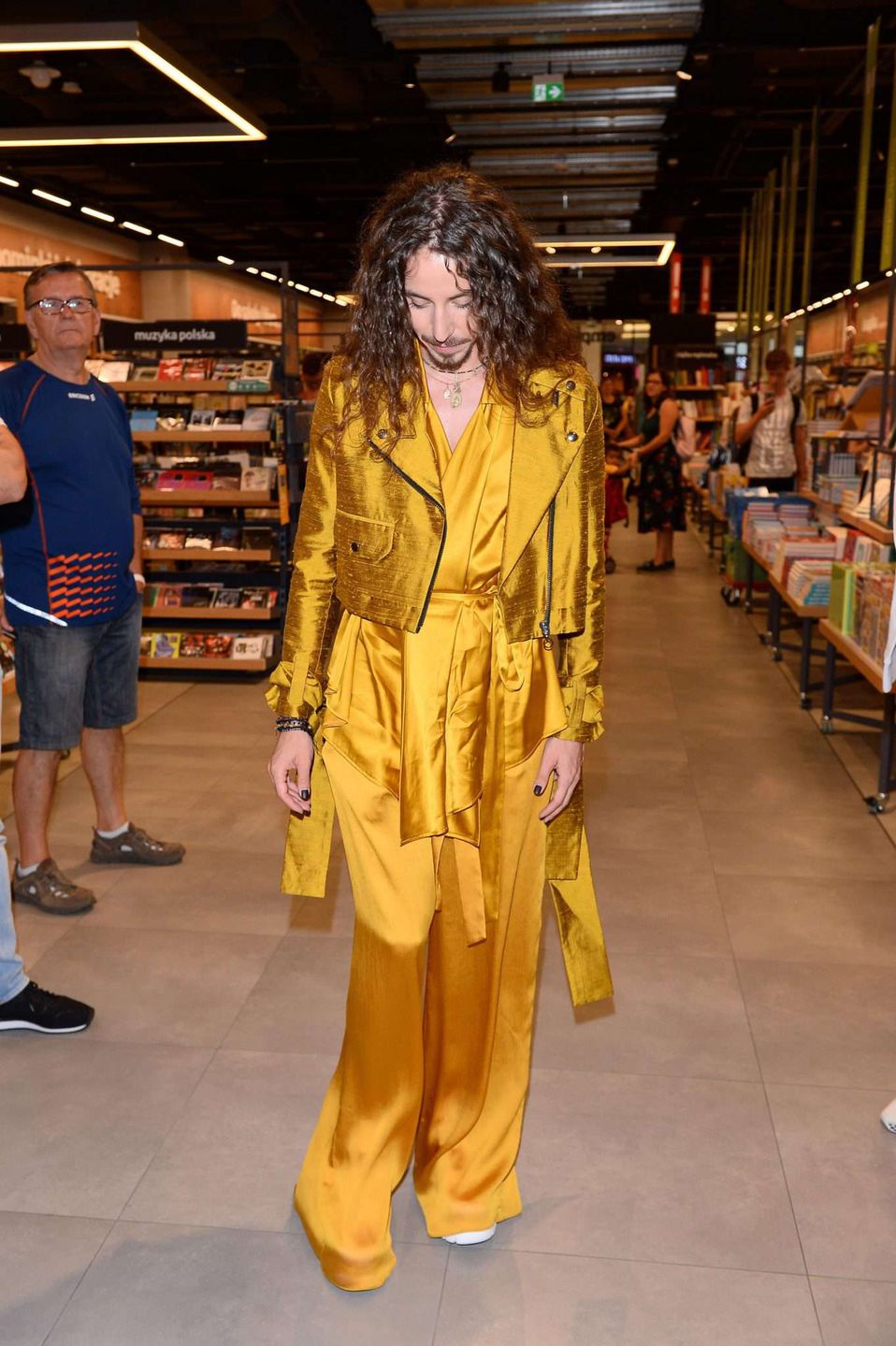 Michał Szpak w złotej stylizacji promuje płytę Dreamer