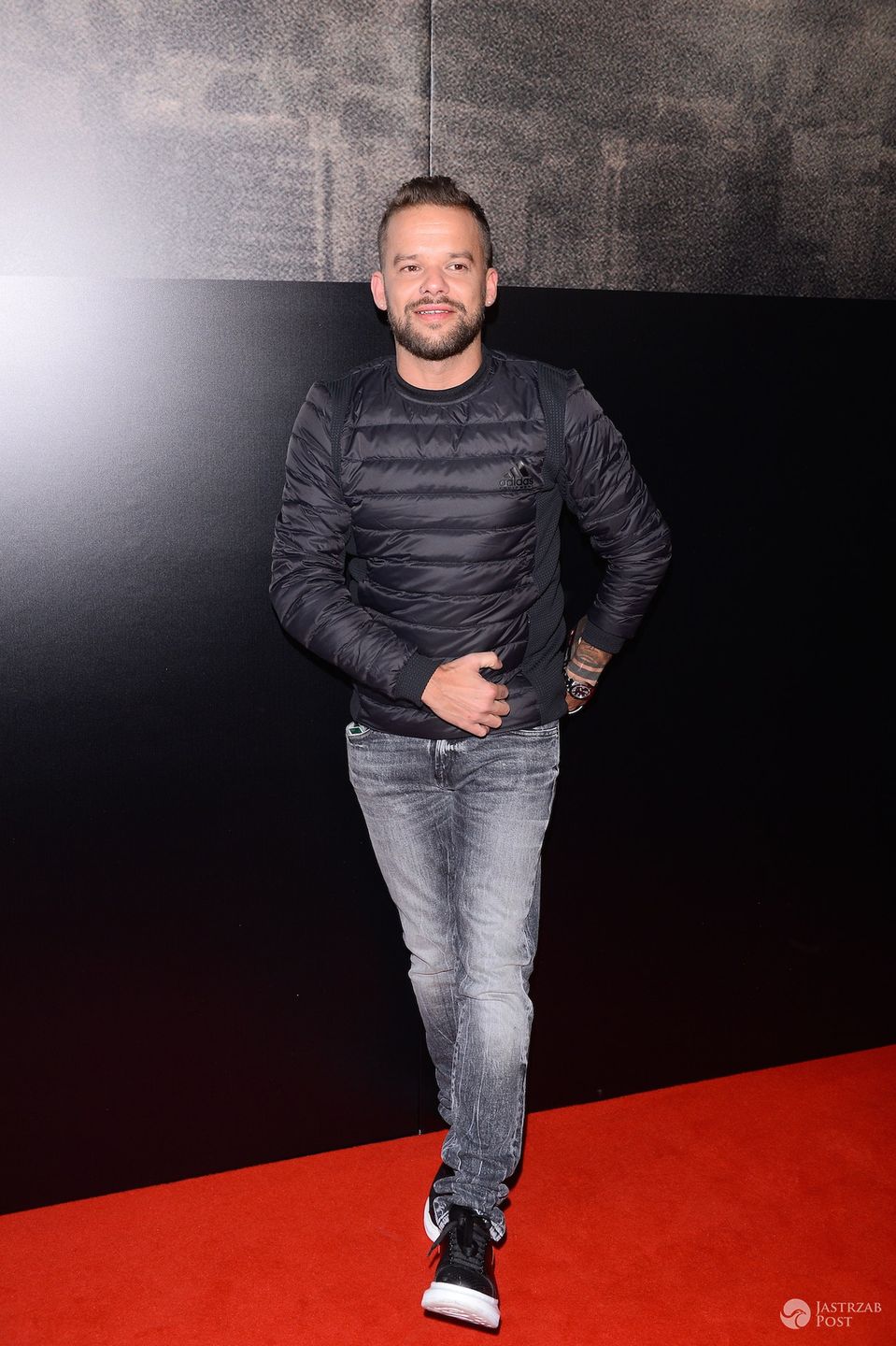 Michał Piróg na premierze Pitbull. Nowe porządki