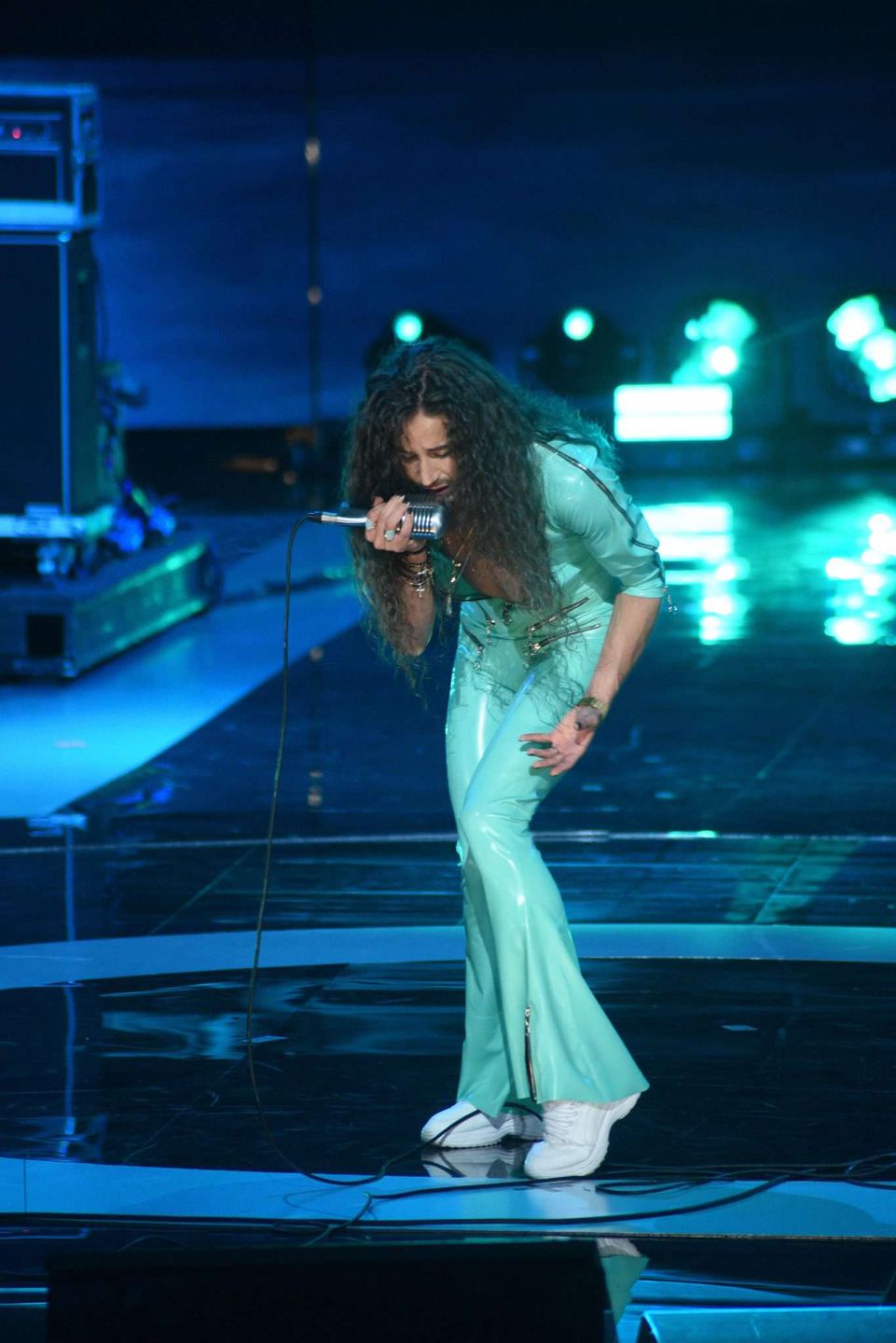 Michał Szpak w lateksowym kombinezonie w Sopocie