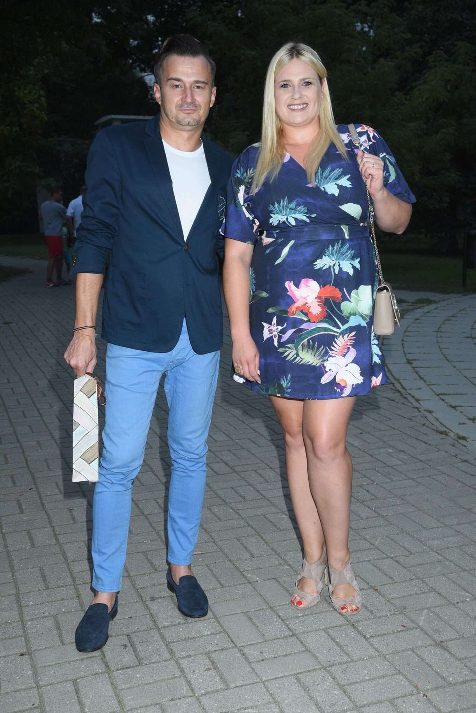 Elżbieta Romanowska w seksownej mini z przystojnym partnerem
