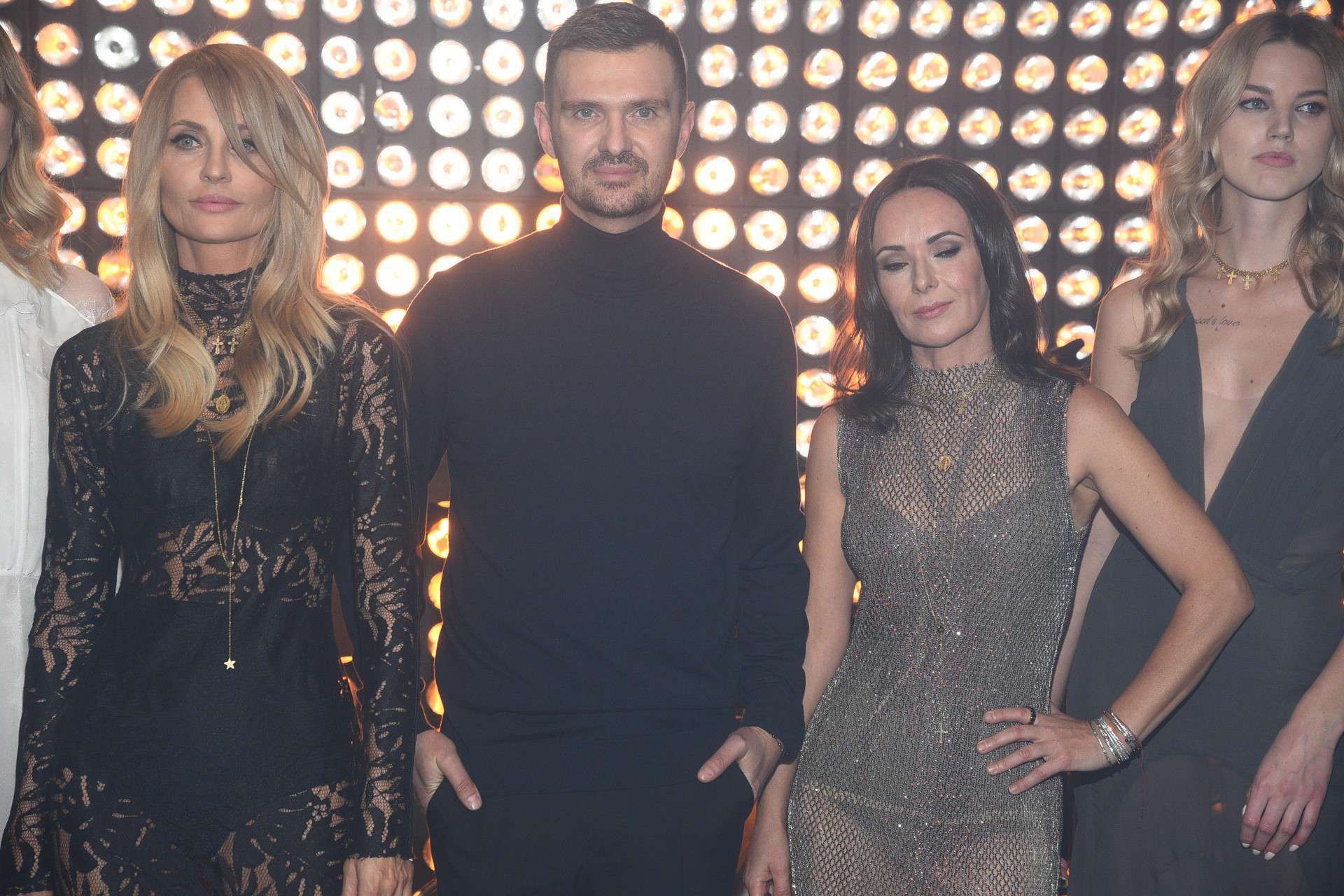 Aneta Kręglicka i  Kasia Kowalska w roli modelki na pokazie Macieja Zienia