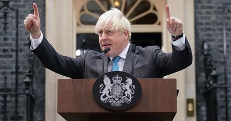 Rakieta dopalająca” czy rzymski dyktator? Wychodzący premier Boris Johnson sugeruje powrót, gdy odchodzi z Downing Street