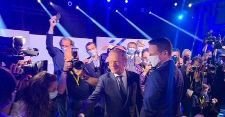 “Ja się ciągle czegoś uczę”. Tusk subtelnie zakpił z Dudy
