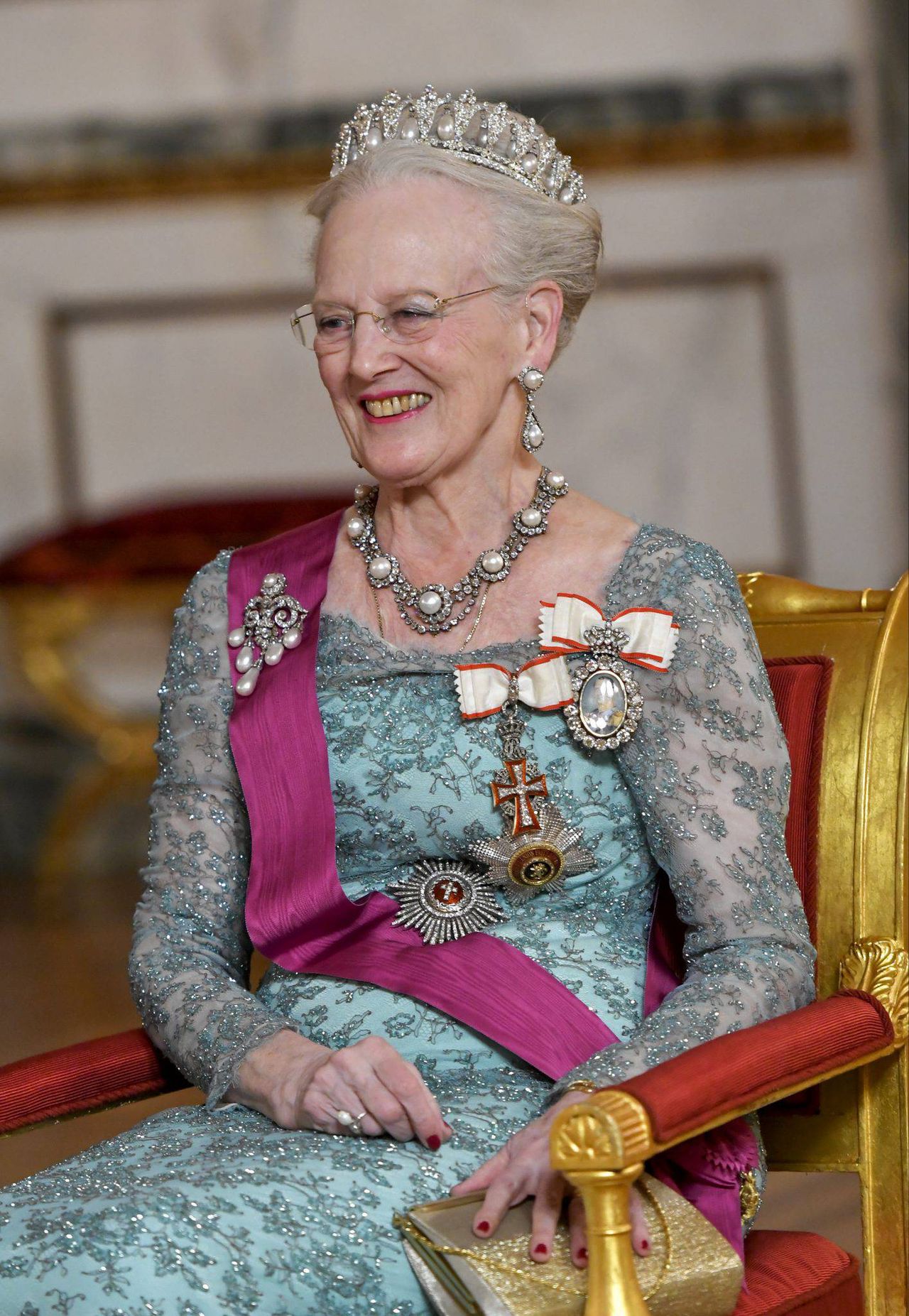 Królowa Danii Małgorzata z tiarą na głowie