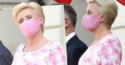 Agata Duda niczym różowa landrynka na obchodach Święta Wojska Polskiego. Nawet maseczkę miała pod kolor