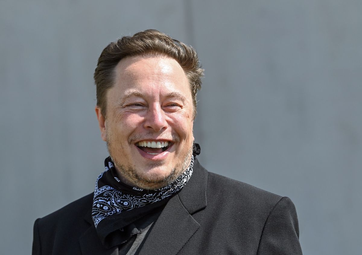 Elon Musk kupił akcje Twittera.