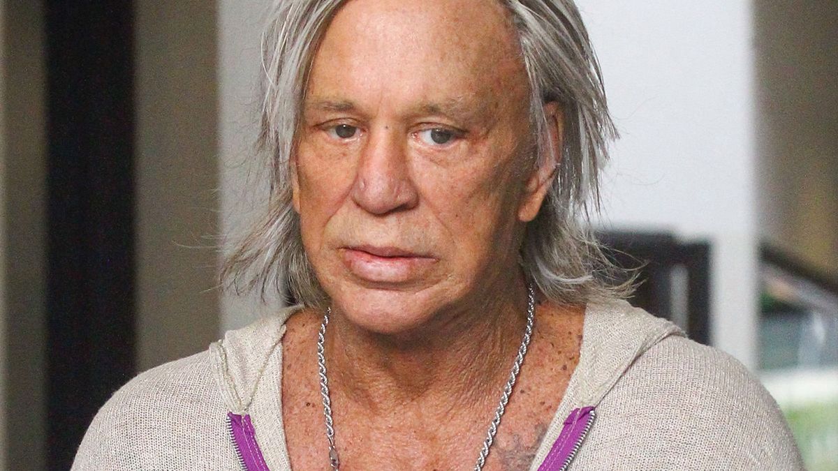 Dlaczego Mickey Rourke tak wygląda? (fot. GettyImages)