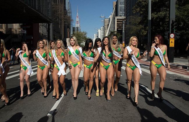 Uczestniczki konkursu na Miss Bumbum opanowały ulice Sao Paulo