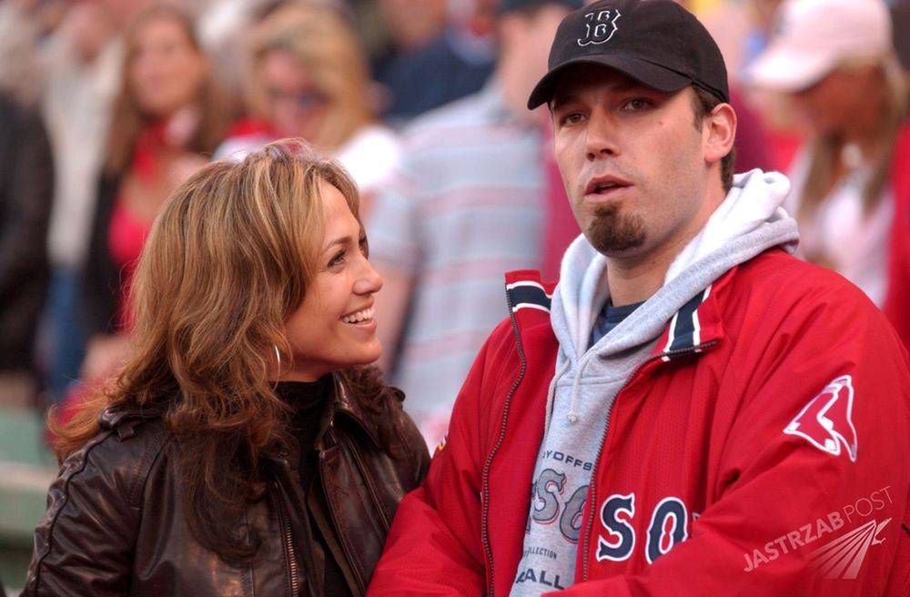 Oct 11, 2003; Boston, MA, USA; Actor couple JENNIFER LOPEZ and BEN AFFLECK at the Red Sox Yankees, Game Three of the American League Championship Series held at Fenway Park. Mandatory Credit: Photo by CJ Gunther/ZUMA Press. / OKO NA SWIAT (©) Copyright 2003 by CJ Gunther