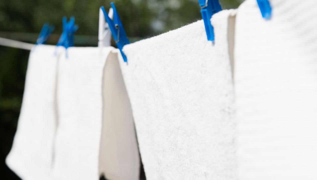 Co zrobić, żeby ręczniki były zawsze białe? fot. Freepik