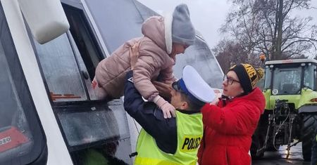 Skandaliczne zachowanie matki w Chodzieży: Dziecko zamknięte w bagażniku