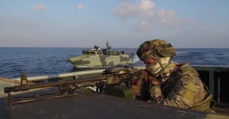 Komandosi ćwiczą walkę z piratami