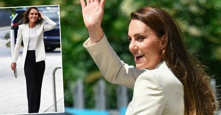 Kate zachwyciła na spotkaniu z wolontariuszami. Elegancka klasyka podkreśliła zgrabną figurę księżnej