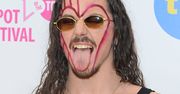 Antyklerykał Michał Szpak poszedł na procesję Bożego Ciała?! Nowe zdjęcie zelektryzowało fanów