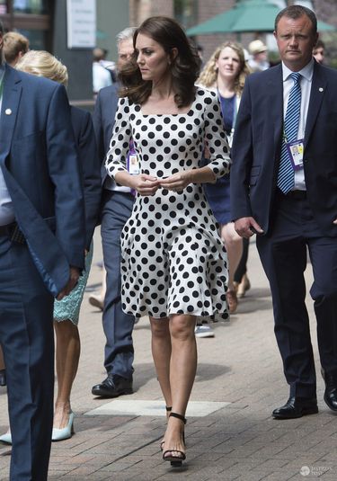 Księżna Kate w sukience w grochy