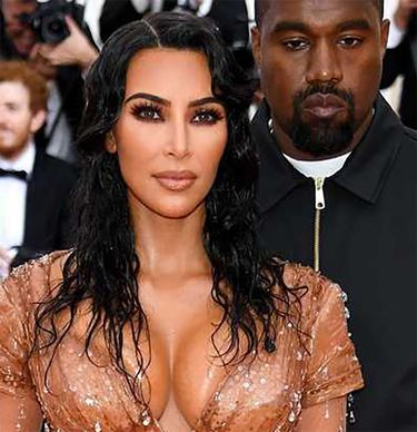 Kim Kardashian - efekt mokrych włosów