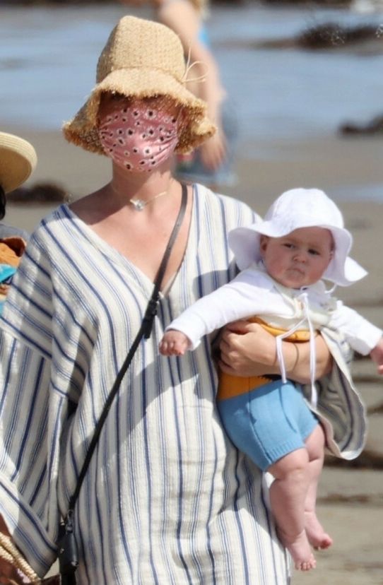 Katy Perry z rodziną na plaży