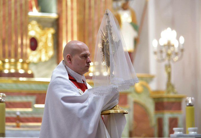 W Wielki Piątek obowiązuje post ścisły.