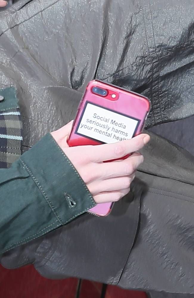 Gigi Hadid z obudową na telefon z ważnym przesłaniem