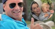 Radek Majdan pokazał nowe zdjęcie Henia. Chłopiec rośnie jak na drożdżach, a jego długie blond włoski wzbudzają same "ochy" i "achy"!