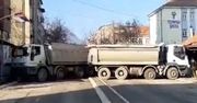 Serbia: kolejne Barykady ciężarówek blokują drogi prowadzące do Prisztiny w związku z utrzymującymi się napięciami w północnym Kosowie