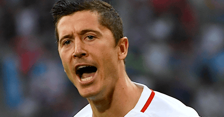 W Grecji relaks, a w Polsce? Robert Lewandowski bawi się na całego. Zdradziło go zdjęcie