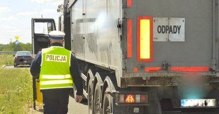 KAS zatrzymała transport 27 ton nielegalnych odpadów.