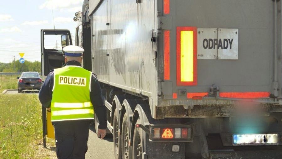 KAS zatrzymała transport 27 ton nielegalnych odpadów.