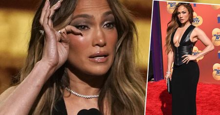 Jennifer Lopez podbiła imprezę MTV w skórzanej kreacji z głębokim dekoltem. Nie obyło się bez wzruszeń i morza łez
