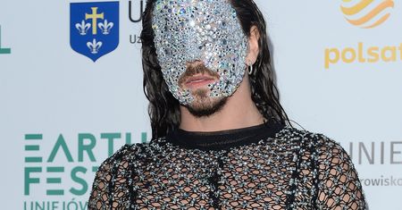 Michał Szpak zrzucił wszystkie ubrania i tak zapozował. Promuje najbardziej osobisty album