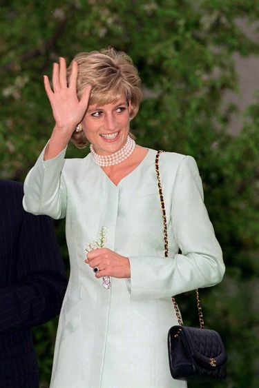 Księżna Diana z torebką Chanel