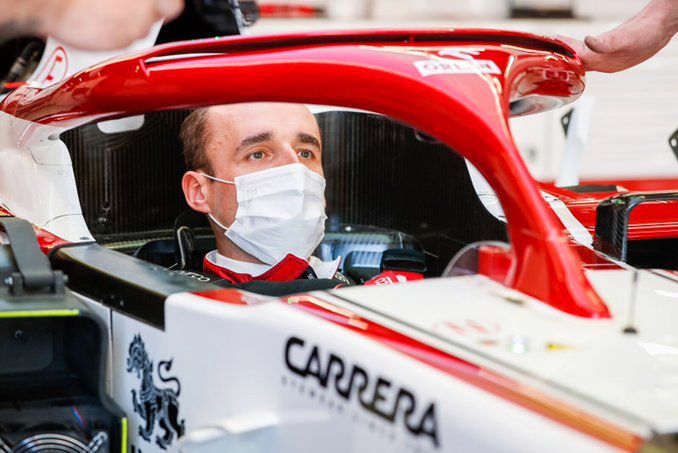 Robert Kubica wpadł w poślizg i przedwcześnie zakończył trening przed Grand Prix Hiszpanii.