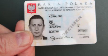 Громадяни України, Білорусі та Росії зможуть подавати документи на отримання Карти поляка у 16 ​​воєводських управліннях.