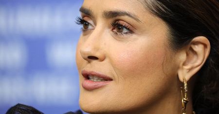 Salma Hayek opowiedziała o swojej prawie tragicznej walce z COVID-19. Gwiazda nie chciała umrzeć w szpitalu.