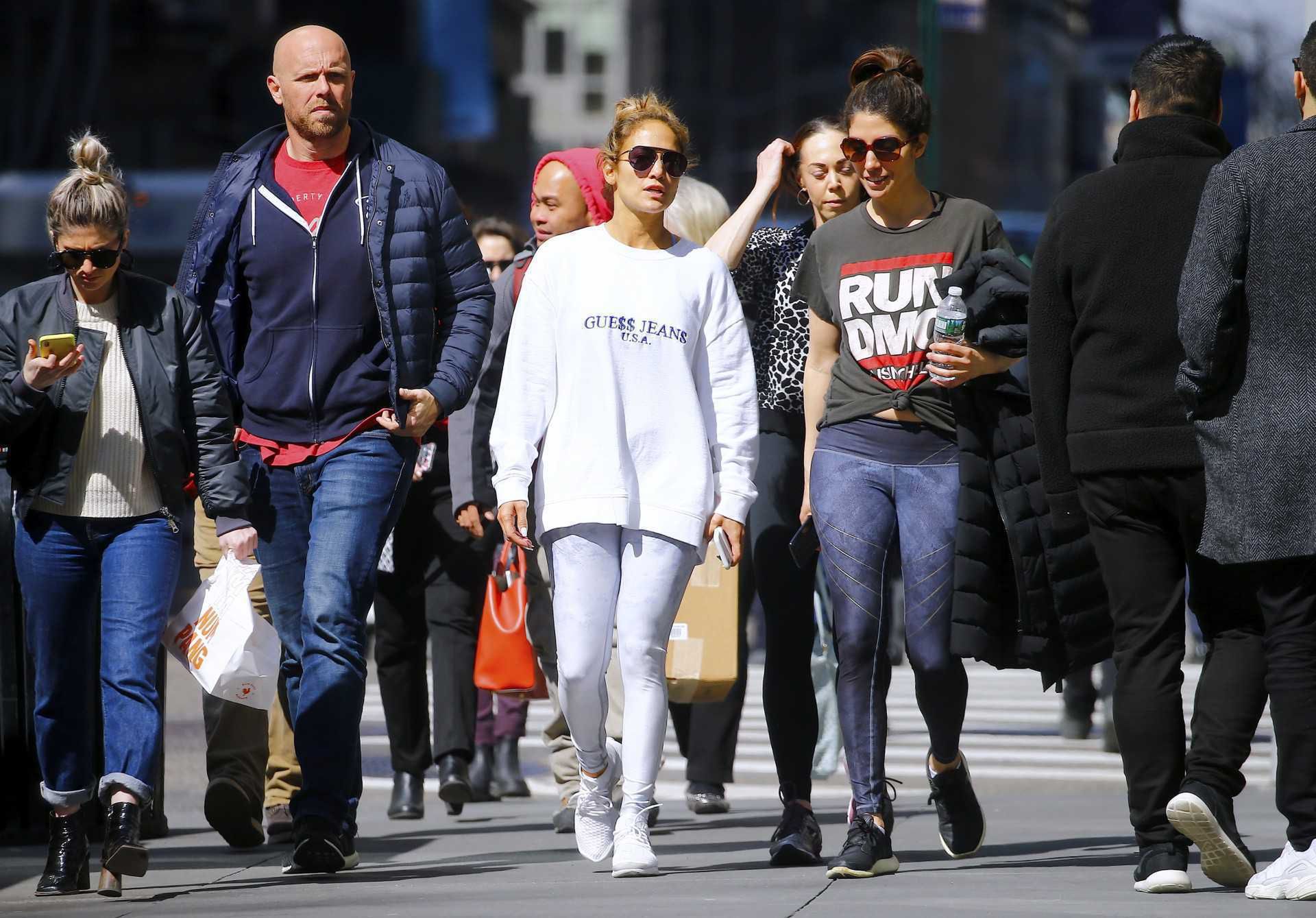 Jennifer Lopez z młodszą siostrą idzie na siłownię