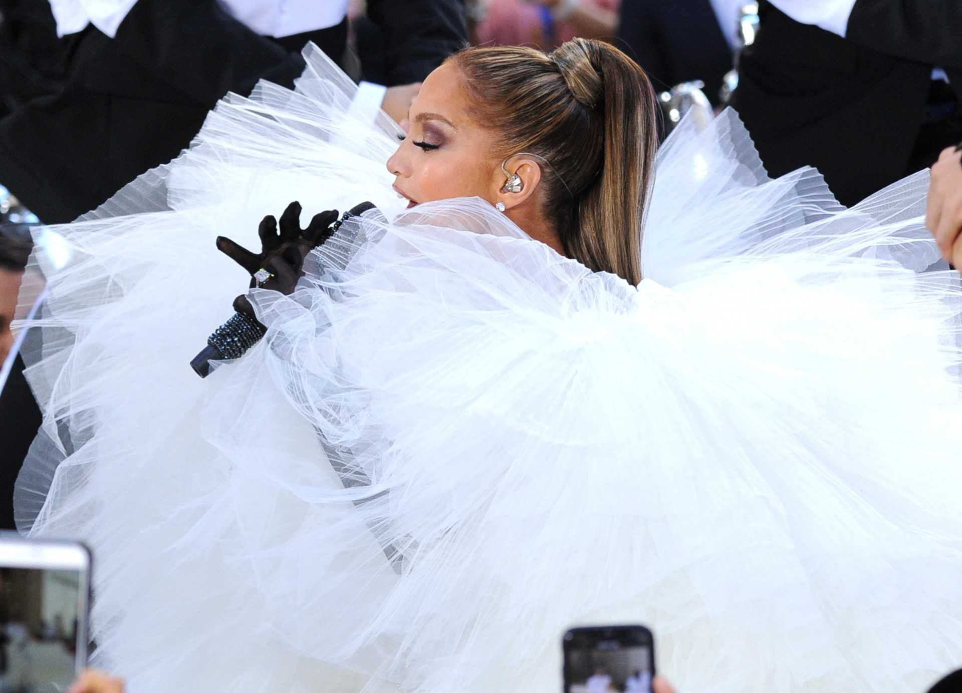 Rozpalona Jenniferv Lopez zaszalała w 3 kreacjach w Today Show!