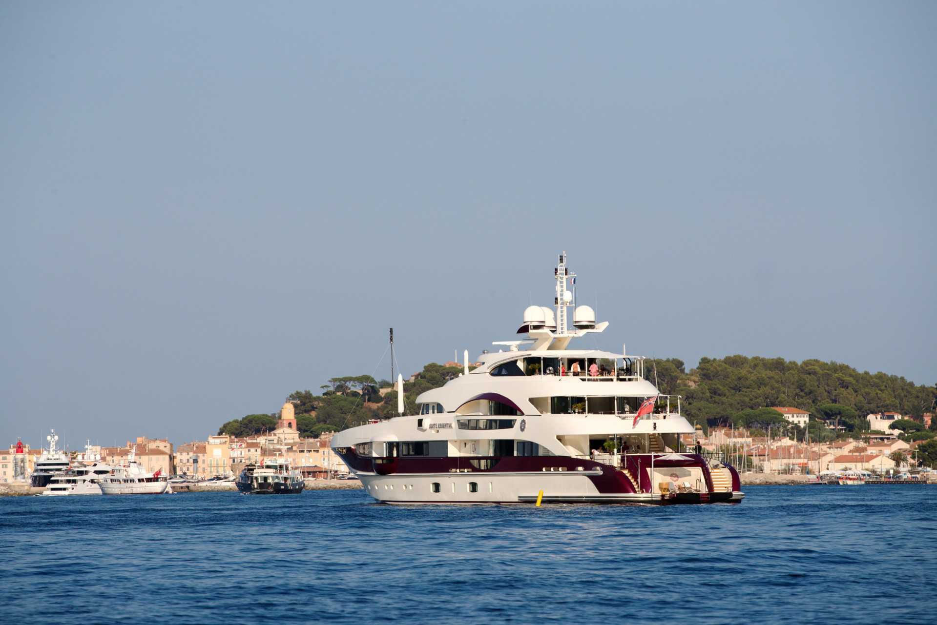 Jennifer Lopez pozuje na jachcie w Saint Tropez