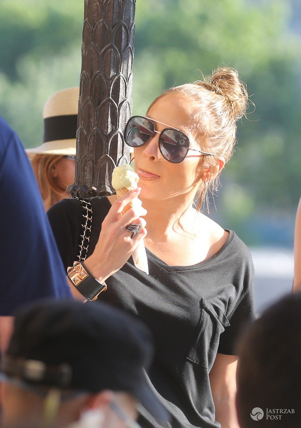 Jennifer Lopez liże loda