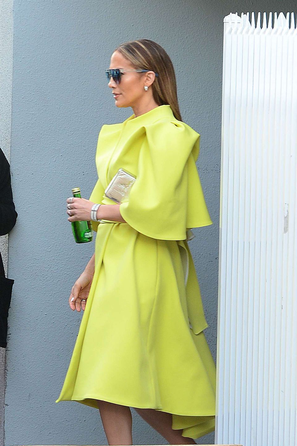 Jennifer Lopez w kanarkowej sukience
